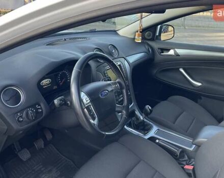 Белый Форд Мондео, объемом двигателя 2 л и пробегом 252 тыс. км за 9200 $, фото 8 на Automoto.ua