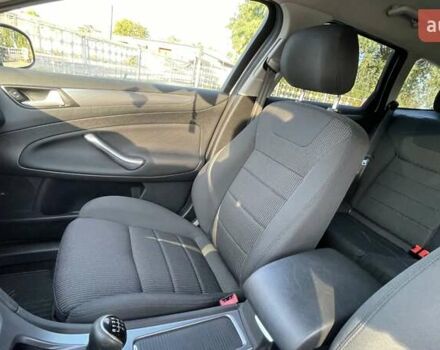 Белый Форд Мондео, объемом двигателя 2 л и пробегом 252 тыс. км за 9200 $, фото 17 на Automoto.ua