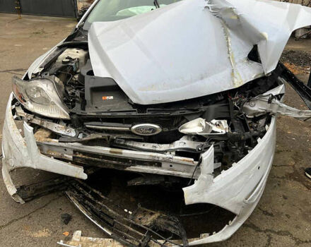 Белый Форд Мондео, объемом двигателя 2 л и пробегом 185 тыс. км за 5000 $, фото 4 на Automoto.ua