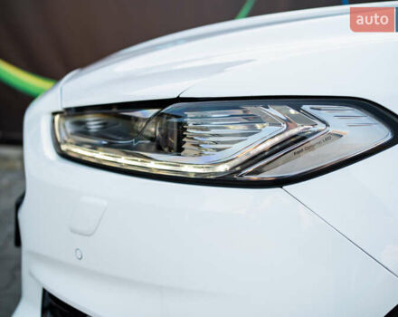 Белый Форд Мондео, объемом двигателя 2 л и пробегом 227 тыс. км за 14500 $, фото 18 на Automoto.ua