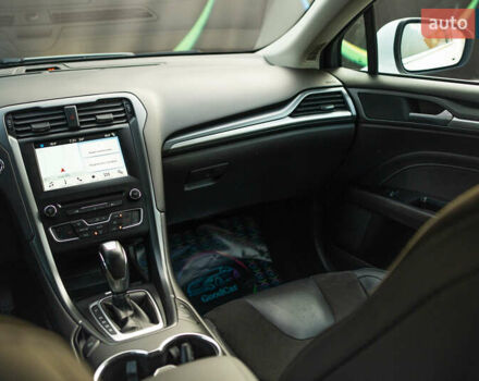 Белый Форд Мондео, объемом двигателя 2 л и пробегом 227 тыс. км за 14500 $, фото 68 на Automoto.ua