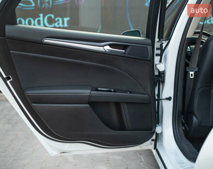 Белый Форд Мондео, объемом двигателя 2 л и пробегом 227 тыс. км за 14500 $, фото 53 на Automoto.ua