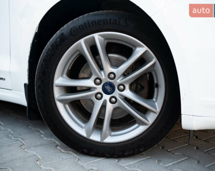 Белый Форд Мондео, объемом двигателя 2 л и пробегом 227 тыс. км за 14500 $, фото 5 на Automoto.ua