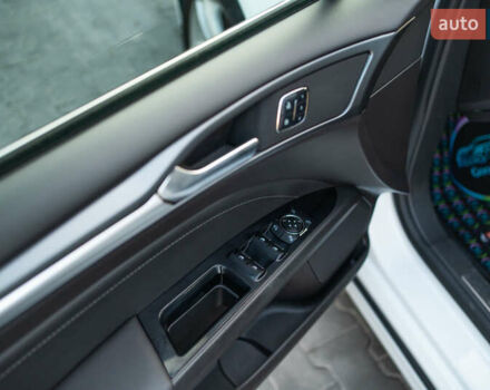 Белый Форд Мондео, объемом двигателя 2 л и пробегом 227 тыс. км за 14500 $, фото 51 на Automoto.ua