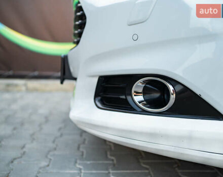 Белый Форд Мондео, объемом двигателя 2 л и пробегом 227 тыс. км за 14500 $, фото 22 на Automoto.ua