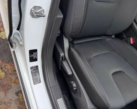 Белый Форд Мондео, объемом двигателя 2 л и пробегом 159 тыс. км за 13700 $, фото 8 на Automoto.ua