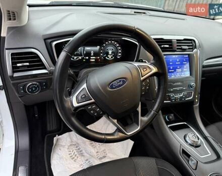 Білий Форд Мондео, об'ємом двигуна 2 л та пробігом 182 тис. км за 18500 $, фото 13 на Automoto.ua