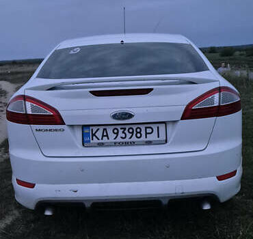 Белый Форд Мондео, объемом двигателя 2.5 л и пробегом 338 тыс. км за 7200 $, фото 5 на Automoto.ua