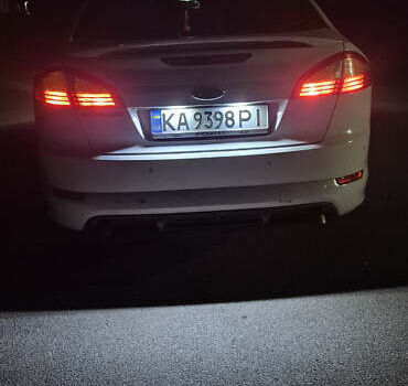 Белый Форд Мондео, объемом двигателя 2.5 л и пробегом 338 тыс. км за 7200 $, фото 9 на Automoto.ua