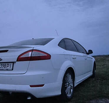 Белый Форд Мондео, объемом двигателя 2.5 л и пробегом 338 тыс. км за 7200 $, фото 4 на Automoto.ua