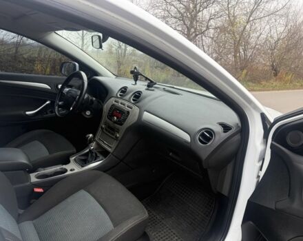 Белый Форд Мондео, объемом двигателя 2 л и пробегом 295 тыс. км за 6900 $, фото 13 на Automoto.ua