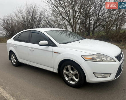 Белый Форд Мондео, объемом двигателя 2 л и пробегом 295 тыс. км за 6900 $, фото 4 на Automoto.ua