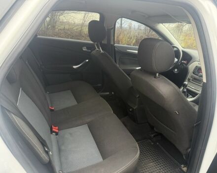 Белый Форд Мондео, объемом двигателя 2 л и пробегом 295 тыс. км за 6900 $, фото 16 на Automoto.ua