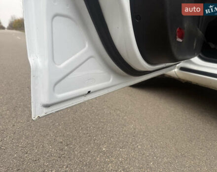 Белый Форд Мондео, объемом двигателя 2 л и пробегом 295 тыс. км за 6900 $, фото 16 на Automoto.ua