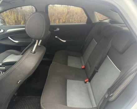 Белый Форд Мондео, объемом двигателя 2 л и пробегом 295 тыс. км за 6900 $, фото 17 на Automoto.ua