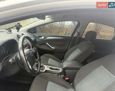 Белый Форд Мондео, объемом двигателя 2 л и пробегом 295 тыс. км за 6900 $, фото 10 на Automoto.ua