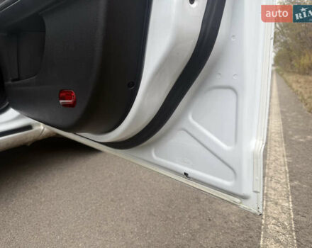 Белый Форд Мондео, объемом двигателя 2 л и пробегом 295 тыс. км за 6900 $, фото 18 на Automoto.ua