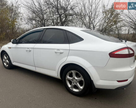 Белый Форд Мондео, объемом двигателя 2 л и пробегом 295 тыс. км за 6900 $, фото 5 на Automoto.ua