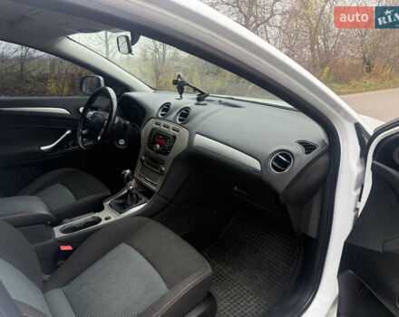 Белый Форд Мондео, объемом двигателя 2 л и пробегом 295 тыс. км за 6900 $, фото 11 на Automoto.ua