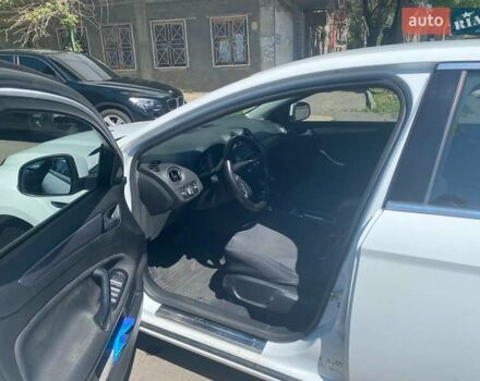 Белый Форд Мондео, объемом двигателя 2 л и пробегом 166 тыс. км за 9400 $, фото 6 на Automoto.ua