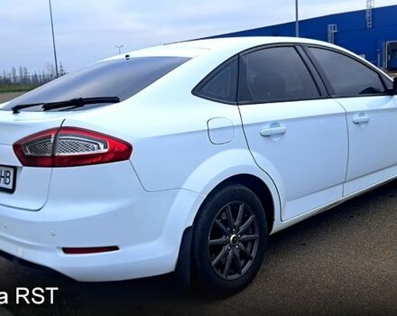 Белый Форд Мондео, объемом двигателя 2 л и пробегом 260 тыс. км за 9500 $, фото 2 на Automoto.ua