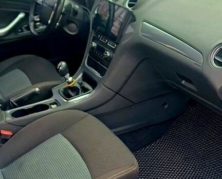 Белый Форд Мондео, объемом двигателя 2 л и пробегом 260 тыс. км за 9500 $, фото 5 на Automoto.ua