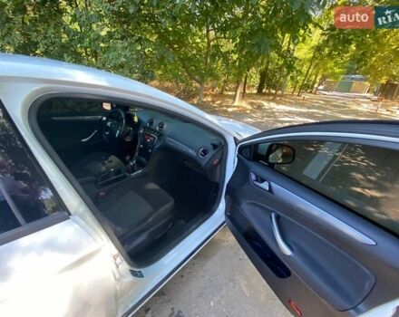 Белый Форд Мондео, объемом двигателя 2 л и пробегом 178 тыс. км за 7500 $, фото 10 на Automoto.ua