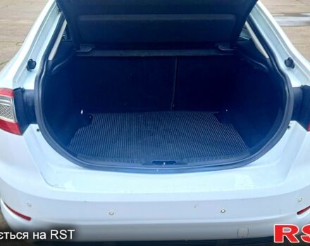 Белый Форд Мондео, объемом двигателя 2 л и пробегом 260 тыс. км за 9500 $, фото 3 на Automoto.ua