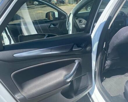 Белый Форд Мондео, объемом двигателя 2 л и пробегом 166 тыс. км за 9400 $, фото 8 на Automoto.ua