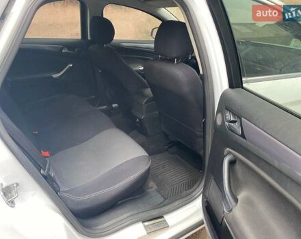 Белый Форд Мондео, объемом двигателя 2 л и пробегом 166 тыс. км за 9400 $, фото 9 на Automoto.ua