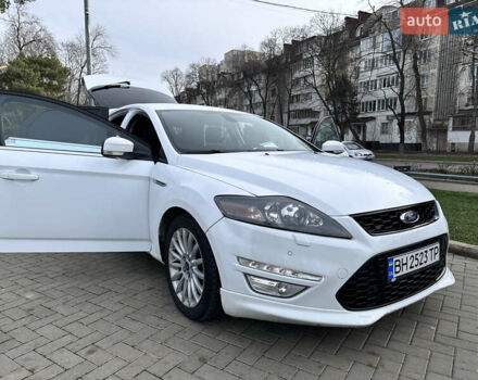 Белый Форд Мондео, объемом двигателя 2 л и пробегом 171 тыс. км за 9900 $, фото 6 на Automoto.ua