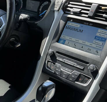 Белый Форд Мондео, объемом двигателя 1.5 л и пробегом 250 тыс. км за 13000 $, фото 16 на Automoto.ua