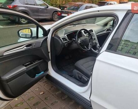 Белый Форд Мондео, объемом двигателя 2 л и пробегом 75 тыс. км за 15000 $, фото 9 на Automoto.ua