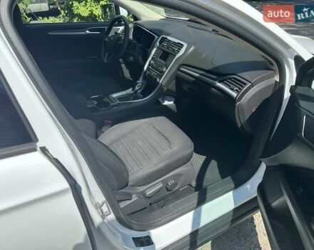 Белый Форд Мондео, объемом двигателя 2 л и пробегом 165 тыс. км за 13500 $, фото 7 на Automoto.ua