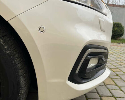 Белый Форд Мондео, объемом двигателя 2 л и пробегом 233 тыс. км за 17100 $, фото 6 на Automoto.ua