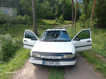 Форд Мондео 1993 у Жмеренке на Automoto.ua Білий Форд Мондео, об'ємом двигуна 1.8 л та пробігом 430 тис. км за 1300 $, фото 1 на Automoto.ua