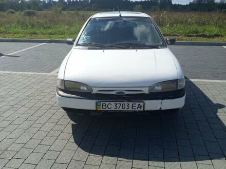 Белый Форд Мондео, объемом двигателя 1.6 л и пробегом 255 тыс. км за 1350 $, фото 1 на Automoto.ua