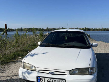 Форд Мондео 1994 у Кременчуге на Automoto.ua Білий Форд Мондео, об'ємом двигуна 1.8 л та пробігом 260 тис. км за 2100 $, фото 1 на Automoto.ua