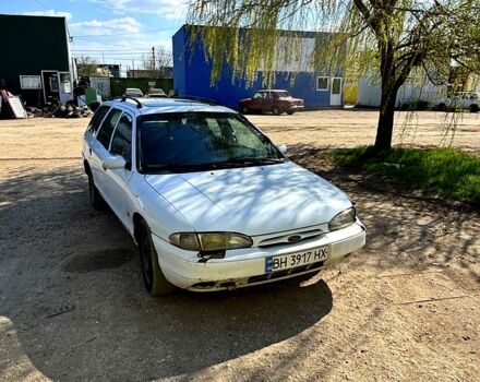 Белый Форд Мондео, объемом двигателя 1.8 л и пробегом 156 тыс. км за 1000 $, фото 1 на Automoto.ua