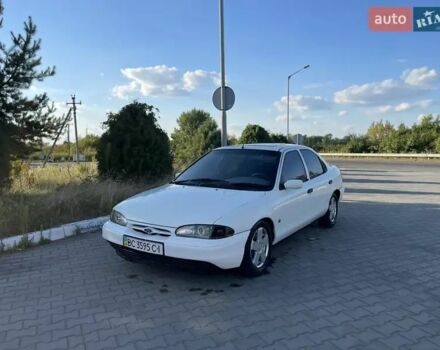 Белый Форд Мондео, объемом двигателя 1.8 л и пробегом 253 тыс. км за 1000 $, фото 1 на Automoto.ua