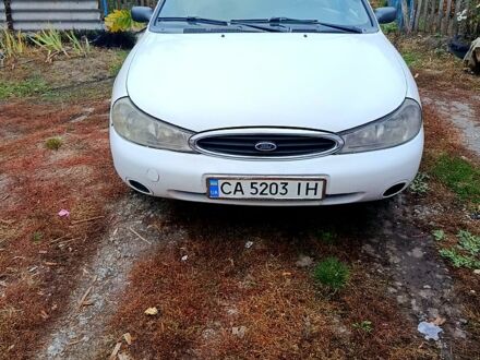 Белый Форд Мондео, объемом двигателя 1.6 л и пробегом 400 тыс. км за 2500 $, фото 1 на Automoto.ua