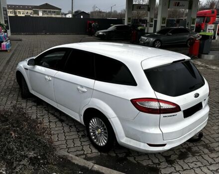 Белый Форд Мондео, объемом двигателя 2 л и пробегом 300 тыс. км за 2500 $, фото 1 на Automoto.ua