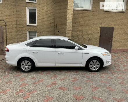 Белый Форд Мондео, объемом двигателя 2 л и пробегом 217 тыс. км за 6500 $, фото 1 на Automoto.ua