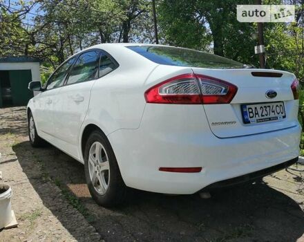 Белый Форд Мондео, объемом двигателя 2 л и пробегом 170 тыс. км за 6500 $, фото 1 на Automoto.ua