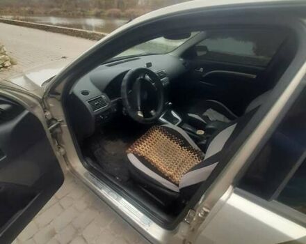 Бежевый Форд Мондео, объемом двигателя 1.8 л и пробегом 300 тыс. км за 2750 $, фото 7 на Automoto.ua