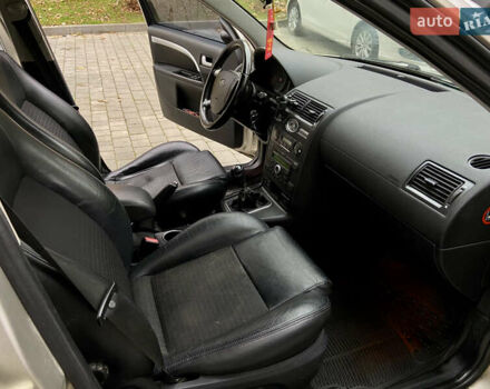 Бежевый Форд Мондео, объемом двигателя 2 л и пробегом 285 тыс. км за 2950 $, фото 14 на Automoto.ua