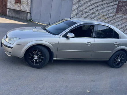 Бежевый Форд Мондео, объемом двигателя 2 л и пробегом 300 тыс. км за 4000 $, фото 1 на Automoto.ua