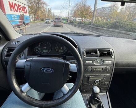 Черный Форд Мондео, объемом двигателя 2 л и пробегом 250 тыс. км за 2000 $, фото 4 на Automoto.ua