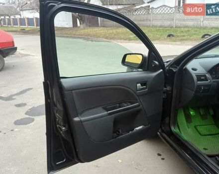 Черный Форд Мондео, объемом двигателя 1.8 л и пробегом 200 тыс. км за 2950 $, фото 7 на Automoto.ua