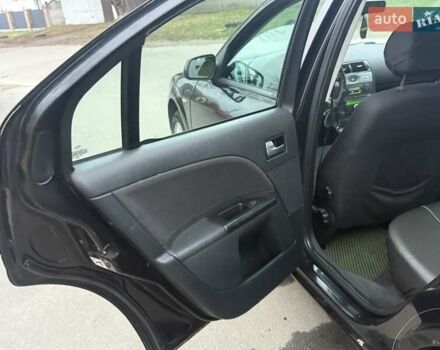 Черный Форд Мондео, объемом двигателя 1.8 л и пробегом 200 тыс. км за 2950 $, фото 6 на Automoto.ua